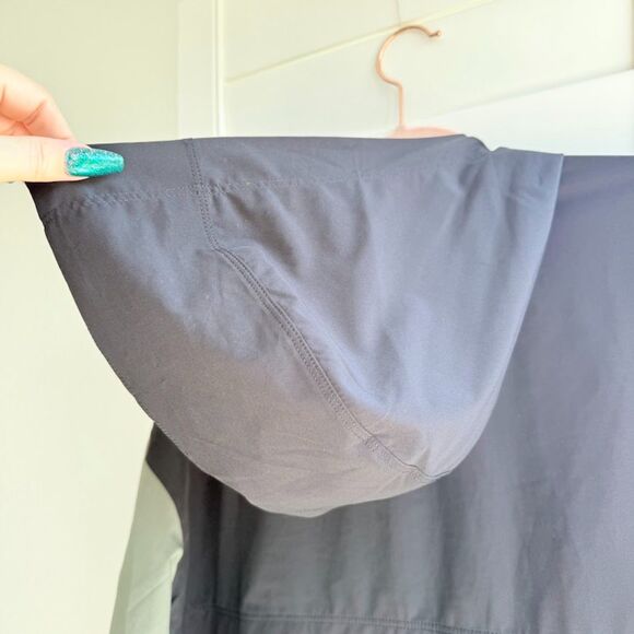 Calvin Klein Quarter Zip Windbreaker Hoodie in Black & Olive Green size xs - Picture 8 of 8